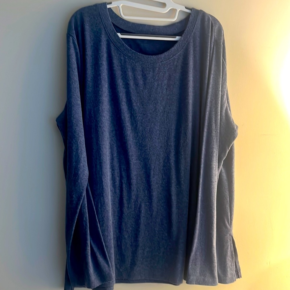 XXL Women’s Long Sleeved Shirt with Split Sides